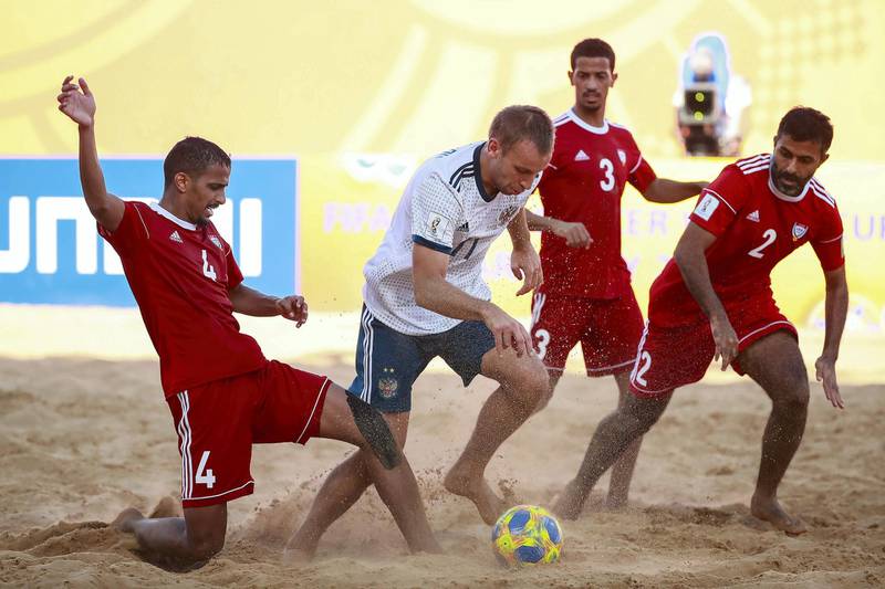 ASUNCION, PARAGUAY - NOVEMBER 24: Fedor Zemskov of Russia struggles for the ball with Waleed Beshr an Haitham Mohamed of United Arab Emirates during the FIFA Beach Soccer World Cup Paraguay 2019 group C match between Russia and United Arab Emirates at Estadio Mundialista "Los Pynandi" on November 24, 2019 in Asuncion, Paraguay. (Photo by Hector Vivas - FIFA/FIFA via Getty Images)
