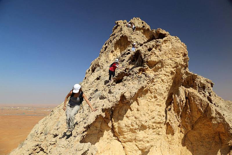 Advanced hiking routes include scrambling and steep climbs.