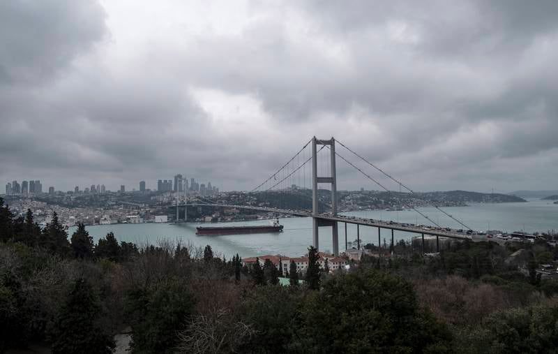 Türkiye, Ukrayna'ya giden İngiliz mayın arama gemilerinin geçişini engelliyor