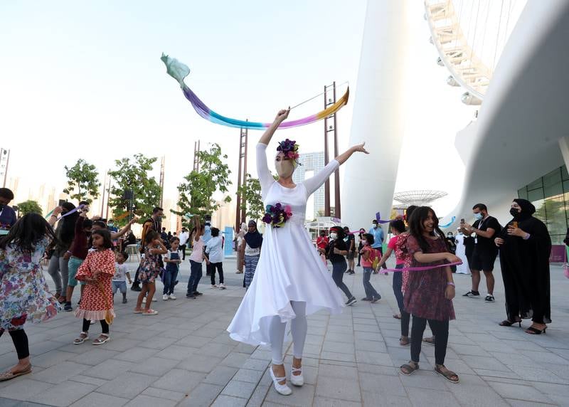 A performer entertains children at Ain Dubai