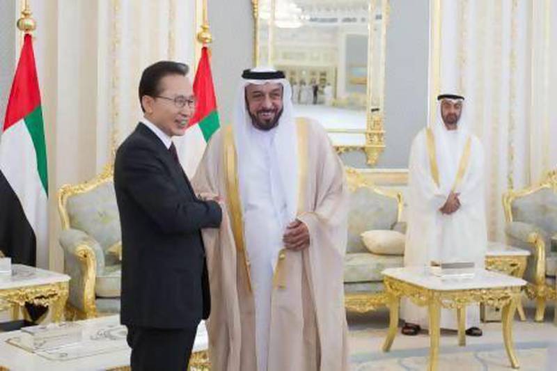 Sheikh Khalifa bin Zayed, President of the UAE and Ruler of Abu Dhabi, with South Korean President Lee Myung-bak at Al Rowdah Palace. Also in attendance is Sheikh Mohammed bin Zayed Al Nahyan Crown Prince of Abu Dhabi and Deputy Supreme Commander of the UAE Armed Forces.