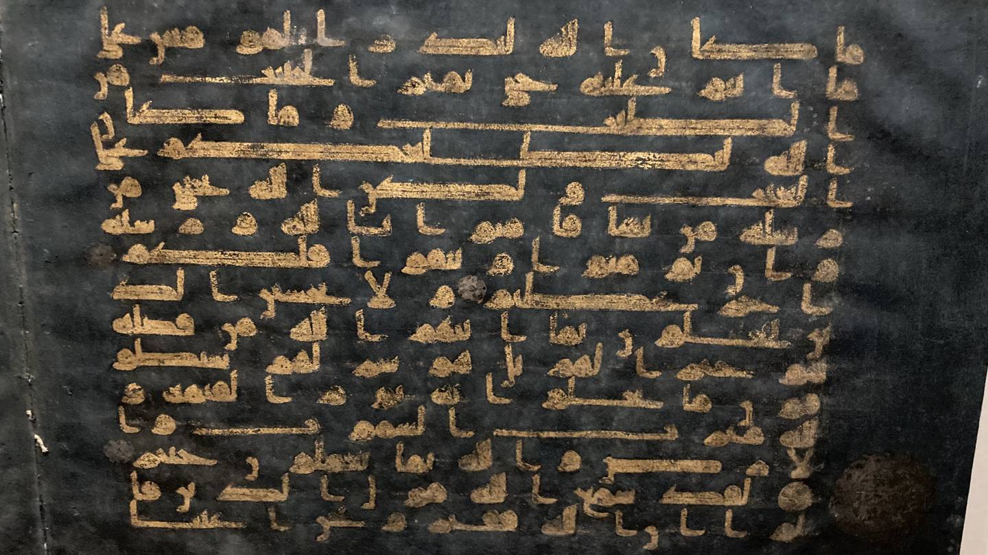 L'exposition contient des échantillons du célèbre Coran bleu.  Razmig Bedirian / Le National