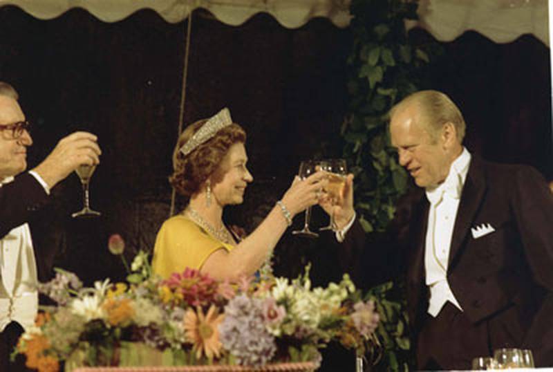 The queen raises a glass with then-US president Gerald Ford. Photo: US National Archives