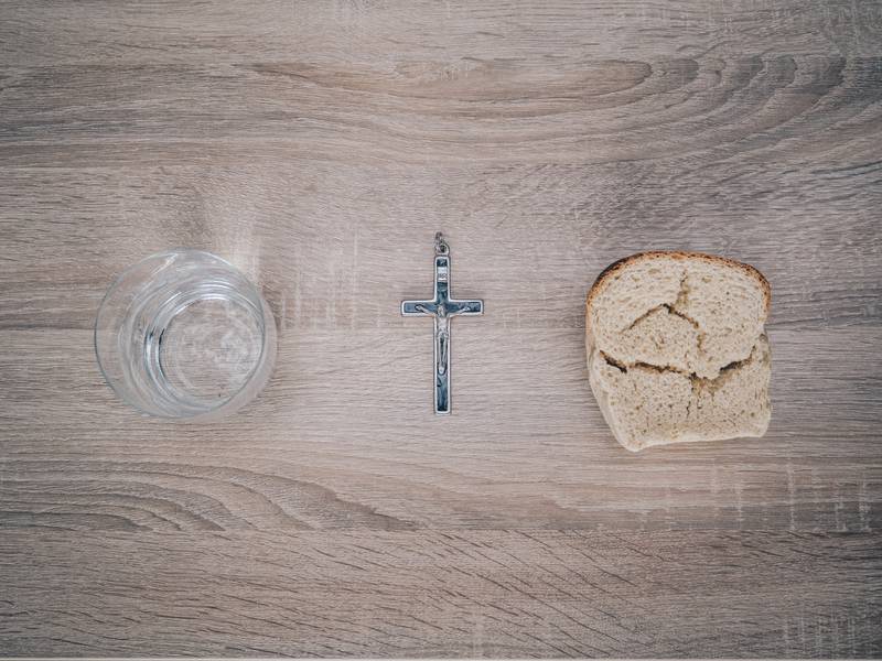 Observers usually abstain from certain foods, smoking or even social media use. Photo: Unsplash