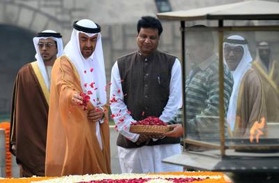 The Crown Prince of Abu Dhabi General Sheikh Mohammed Bin Zayed Al Nahyan (2L) pays a tribute at Rajghat, the memorial for Mahatama Gandhi in New Delhi on January 25, 2017. - The Crown Prince of Abu Dhabi Sheikh Mohamed bin Zayed Al Nahyan will be the chief guest of honour at India's 68th Republic Day celebrations on January 26. (Photo by PRAKASH SINGH / AFP)