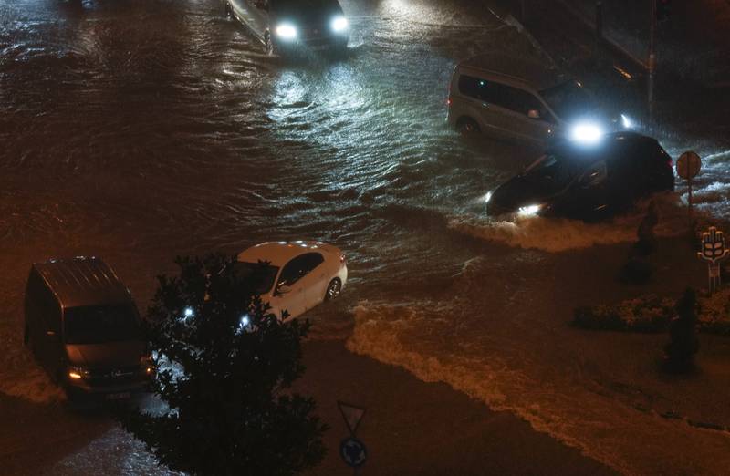 İstanbul’da sel nedeniyle 2 kişi hayatını kaybetti