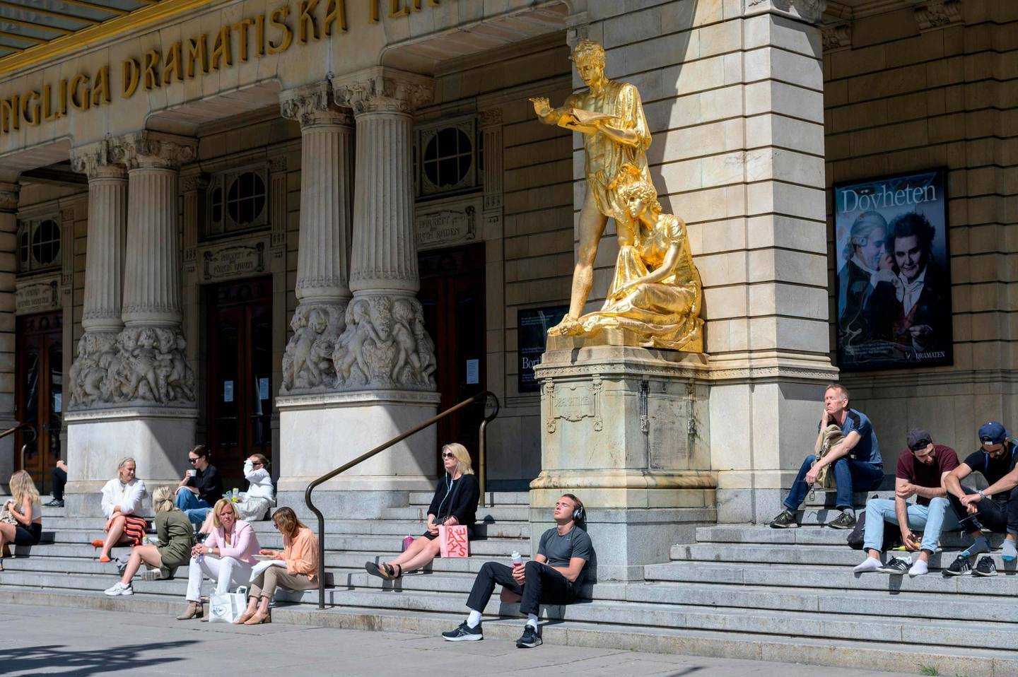 People enjoy the sunny weather on the stairs of The Royal Dramatic Theatre in Stockholm, on May 26, 2020, as temperatures reached 20 degrees Celsius.  - Sweden OUT
 / AFP / TT News Agency / Anders WIKLUND
