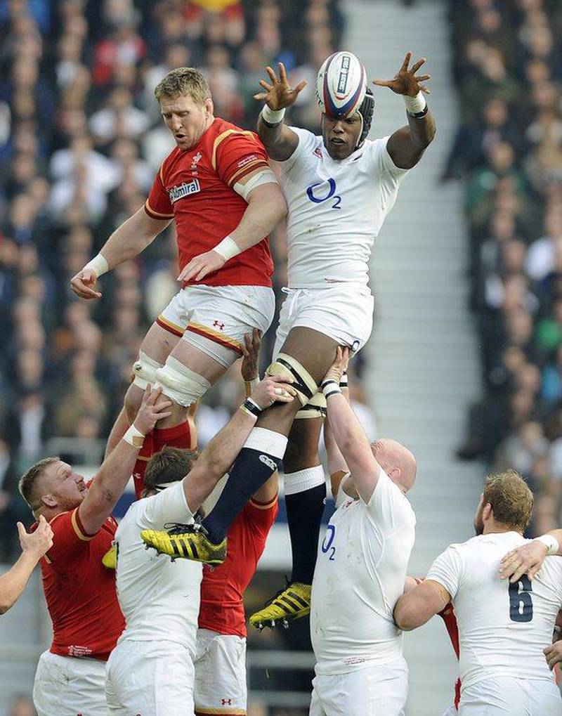 England’s Maro Itoje (R) wins a lineout during the Six Nations rugby match between England and Wales at Twickenham stadium, London, Britain, 12 March 2016. EPA/GERRY PENNY