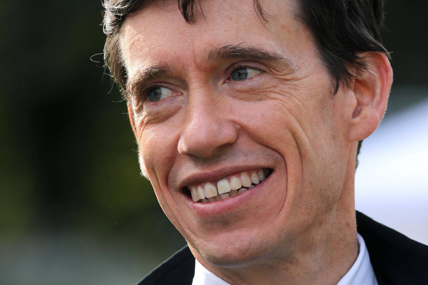 Expelled Conservative MP Rory Stewart walks through the temporary media broadcast centre on College Green, near the Houses of Parliament, in London central London on September 4, 2019. British Prime Minister Boris Johnson lost a crucial parliamentary vote on his Brexit strategy on Tuesday after members of his own Conservative Party voted against him, opening the way for possible early elections. The ruling Conservative party lost its working majority in parliament on Tuesday after one of its MPs switched to the anti-Brexit Liberal Democrats and, a few hours later, it expelled 21 MPs from the party for voting against the government. / AFP / ISABEL INFANTES
