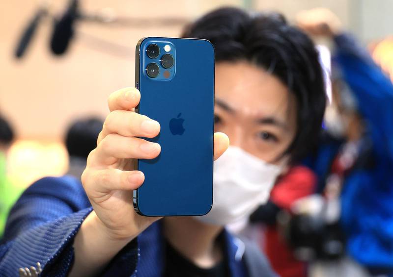 October 23, 2020, Tokyo, Japan - A customer displays his iPhone 12 Pro as he purchased the new 5G iPhone at an Apple store in Tokyo on Friday, October 23, 2020. iPhone 12 and iPhone 12 Pro started to sell here while iPhone 12 Pro Max and iPhone 12 mini will go on sale next month.        (Photo by Yoshio Tsunoda/AFLO) No Use China. No Use Taiwan. No Use Korea. No Use Japan.