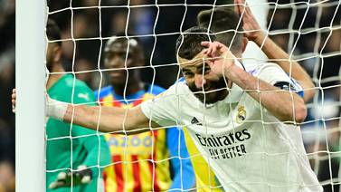 An image that illustrates this article Benzema injury 'very light,' says Real Madrid boss Ancelotti